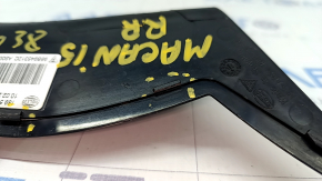 The cover of the outer wing light, right Porsche Macan 15-18, is broken
