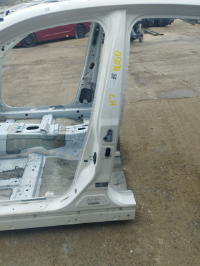 Body pillar central left Infiniti Q50 14- on the body