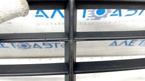 Front bumper grille central Porsche Macan 15-18 for parking sensors, structure, cracked, scratches