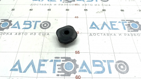 Upper left radiator bracket Porsche Macan 15- rubber