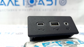 USB Hub, AUX Chevrolet Malibu 19- scratches