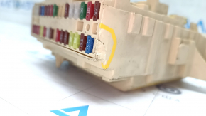 Fuse box under the dashboard Lexus ES350 07-12 housing is broken