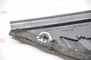 Wing molding triangle right Tesla Model X 16-21 broken mount