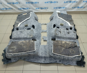 Subaru Forester 19-SK black floor covering, needs cleaning, tear
