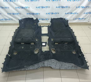 Subaru Forester 19-SK black floor covering, needs cleaning, tear