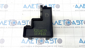 Nissan Rogue 17-20 underhood fuse box cover triangle, broken latch