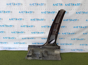 The central right body pillar of Audi A6 C7 12-18 is sawn off