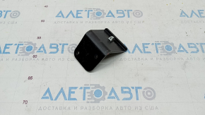 Fastening the door trim panel front right Chevrolet Trax 17-20