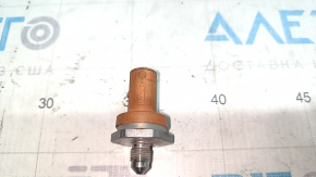 Fuel pressure sensor Audi Q3 8U 15-18 on the fuel rail
