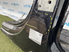The central left body pillar of the Audi Q7 4L 10-15 is sawn off, dented