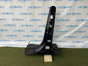 The central left body pillar of the Audi Q7 4L 10-15 is sawn off, dented