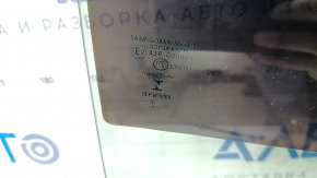 Glass of the rear right door Infiniti QX30 17- scratches