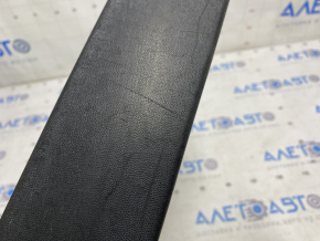 Door trim lower front left Subaru b10 Tribeca broken fastening, scratches
