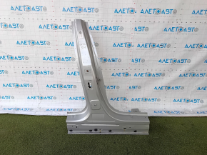 The central right body pillar of BMW 5 G30 17-23 is sawn off