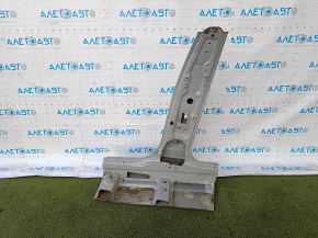 The central right body pillar of BMW 5 G30 17-23 is sawn off
