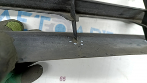 Lower grille of front bumper Toyota Avalon 13-15 prerest, chrome, honeycomb fractures, crack, sand, pressed