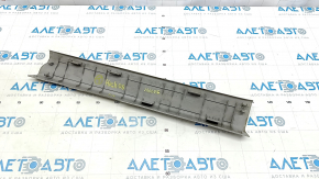 Door sill trim, front right, Toyota Highlander 08-13, gray, crack in fastening