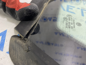 Window blind glass rear right VW Passat b7 12-15 USA mat peeling off molding, dents on molding, scratches on glass