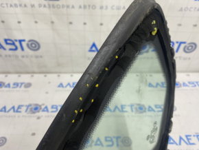 Window blind glass rear right VW Passat b8 16-19 USA chrome, scratches on chrome, tear of seal, scratch on glass