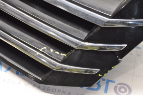 Radiator grill with badge VW Passat b7 12-15 USA cracks, sand, swollen chrome