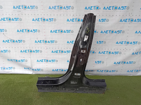 The central left body pillar of BMW 7 G12 16-22 is sawn off, butts