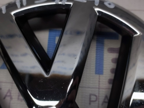 VW Jetta 11-14 USA radiator grille emblem broken fasteners, sand