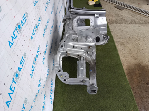 Front right quarter Porsche Macan 15-18 silver, with central pillar