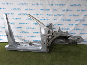 Front right quarter Porsche Macan 15-18 silver, with central pillar