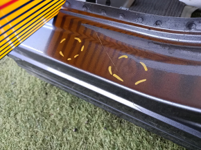 The central left body pillar of Honda CRV 17-22 is sawn off, butts