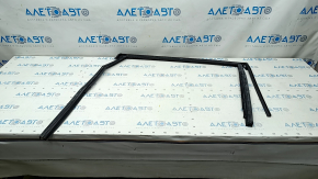 Rear left glass seal Audi Q7 16-