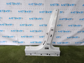 The central left body pillar of BMW 5 G30 17-23 was sawed off
