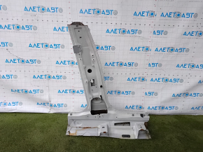 The central left body pillar of BMW 5 G30 17-23 was sawed off