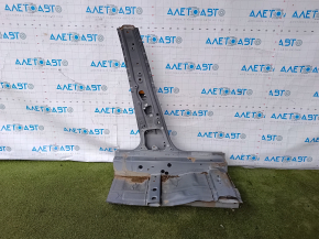 The central left body pillar of Infiniti Q50 14-20 is sawn off