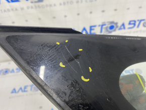 Window blind glass front right Nissan Leaf 11-12, scratch on glass