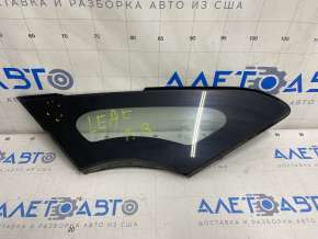 Window blind glass front right Nissan Leaf 11-12, scratch on glass
