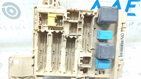 Fuse box under the dashboard Toyota Camry v40 fractures, broken fasteners