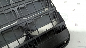 Ventilation shield left Audi Q7 16 - honeycomb fracture