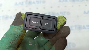 Audi Q7 16- Tailgate Closing Button