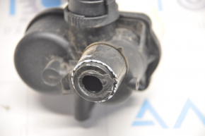 VW Beetle 12-19 2.0T Absorber Valve Broken Edge, Housing Broken