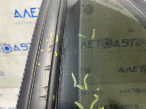 Window blind glass rear left Ford Fusion mk5 13-20 one chrome, scratches on chrome, scratches on molding