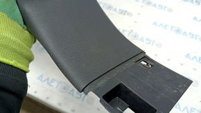Rear pillar trim lower left Audi Q7 16- black, scratches, broken guide