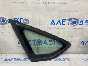 Window blind glass rear left Ford Focus mk3 11-18 5d with molding matte, scratches on glass