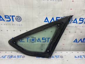 Window blind glass rear left Ford Focus mk3 11-18 5d with molding matte, scratches on glass