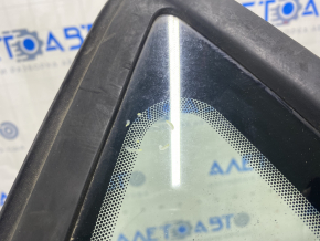 Window blind glass rear left Ford Focus mk3 11-18 5d with molding matte, scratches on glass, molding peeled off