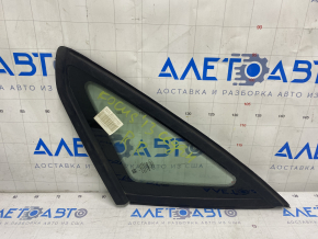 Window blind glass rear right Ford Focus mk3 11-18 4d with molding matte, scratches on glass