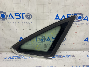 Window blind glass rear right Ford Focus mk3 11-18 4d with molding chrome, scratches on glass, scratches on chrome