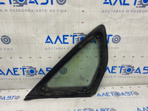 Window blind glass rear right Ford Focus mk3 11-18 5d with molding matte, scratches on glass, tear of molding