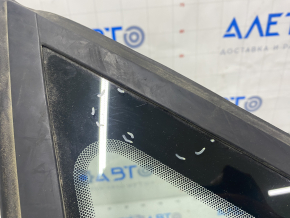 Window blind glass rear right Ford Focus mk3 11-18 5d with molding matte, scratches on glass, tear of molding
