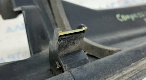 Wiper grille plastic Jeep Compass 11-16 broken mount