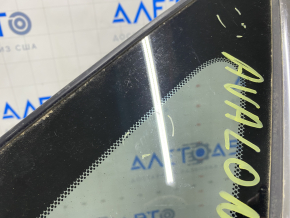 Window blind glass rear left Toyota Avalon 13-18 scratches on chrome, scratches on glass
